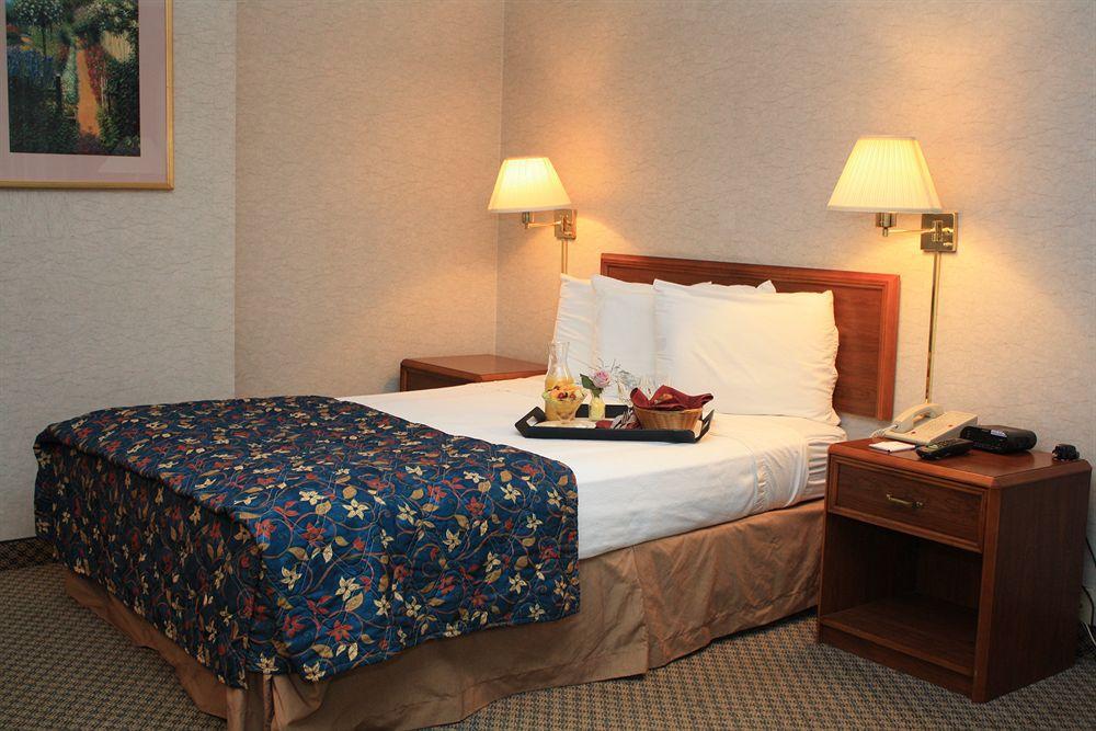 Fern Valley Hotel And Conference Center Louisville-Jefferson County Chambre photo
